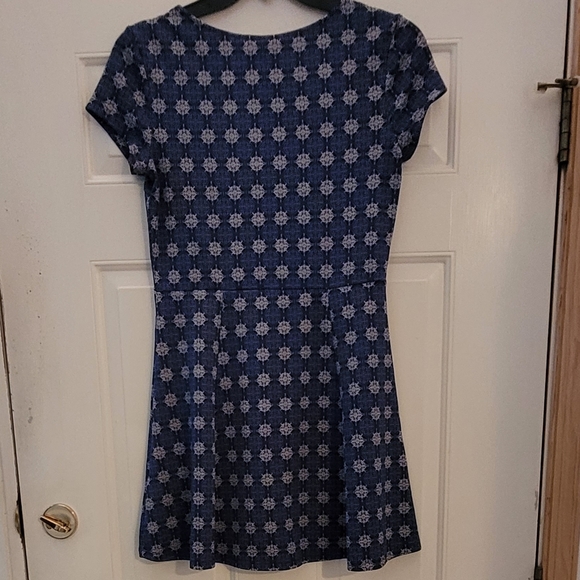 Divided H & M cup sleeves dress size 12 - Picture 6 of 8